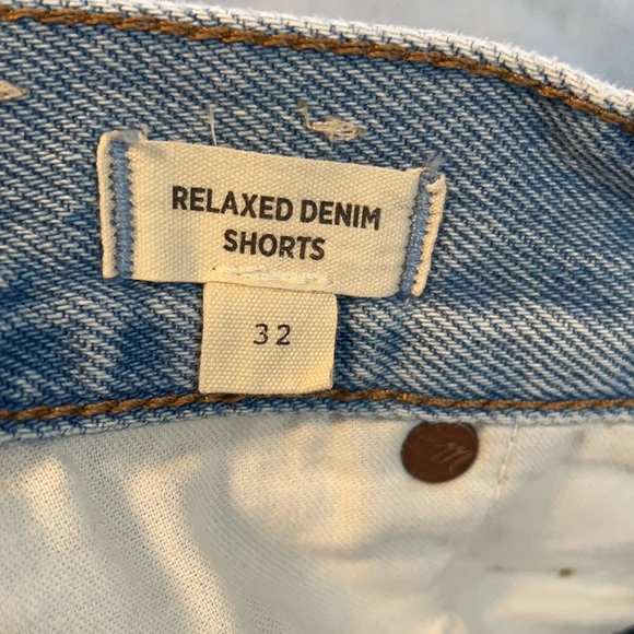 Madewell Relaxed Denim Shorts in Cedarcroft Wash - Picture 8 of 14